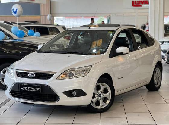 FORD FOCUS 2.0 TITANIUM HATCH 16V FLEX 4P AUTOMÁTICO